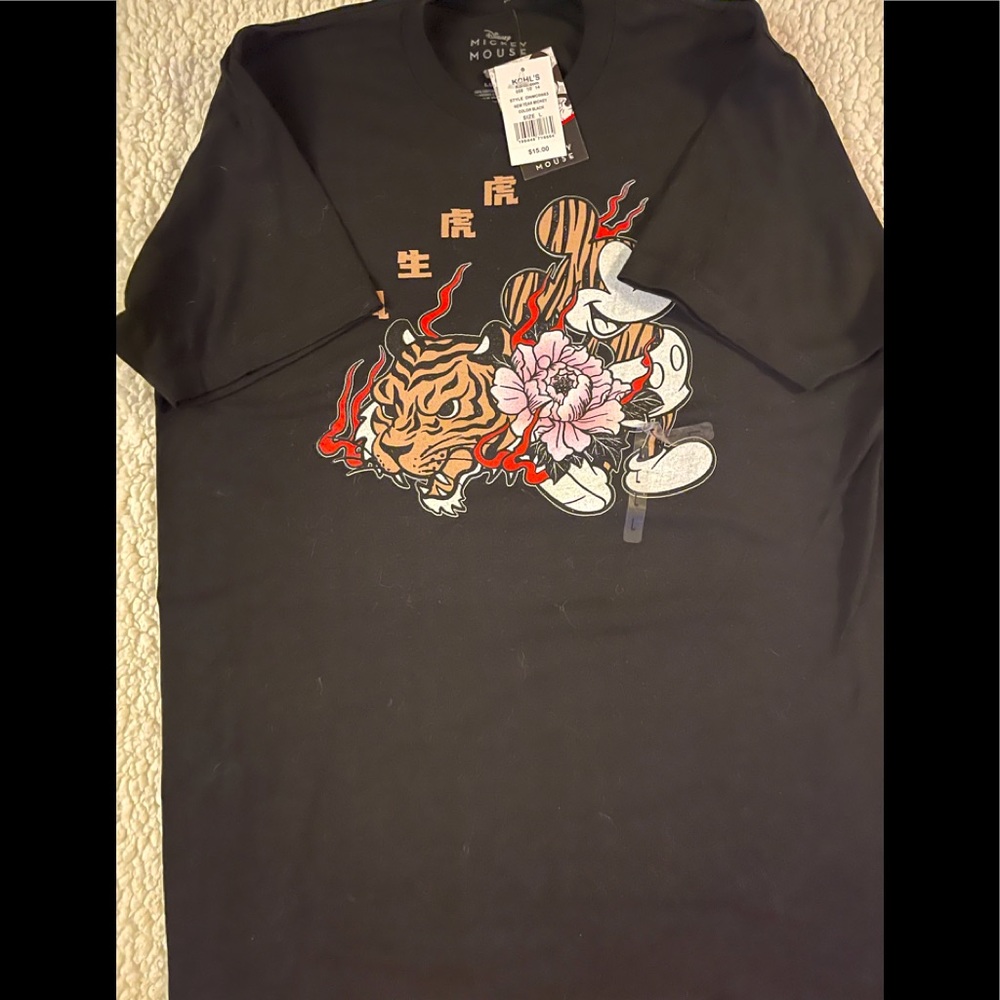 Minnie Mouse graphic tee